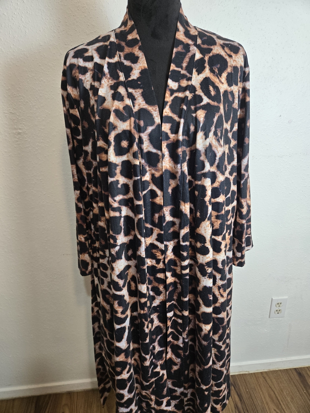 Leopard Print Wrap Robe Xl - Picture 2 of 5